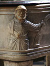 Prophète à l'angle de la cuve baptismale