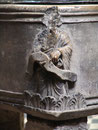 Prophète à l'angle de la cuve baptismale