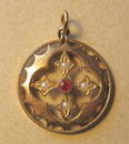 H18/ Anhänger ~1830, vergoldet+1 Rubin+4 Perlen, Ø 2,4cm, EUR 85,-