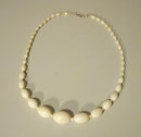4290/ Halskette ~1900, Elfenbein, L 52 cm, größte Perle L 2 cm, EUR 90,-
