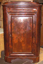 KT0058/Eckschrank ~1840, Mahagoni, H 149, B 93, Seitentiefe 67 cm, EUR 500,-