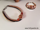 AB 30: Gefüllte Glasperle 16mm mit Achatperlen und verschiedenen Lederbändern nach wunschfarben. Verschluss aus Edelstahl. Preis: 46 Euro