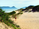 Nah bei - 200 m Fußweg vom Floripa Surf Hostel zum Strand