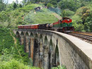 Gutes Timing - Zug fährt über die Nine Arches Bridge,...