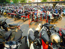 Durcheinander - Rollerparkplatz in Chiang Mai