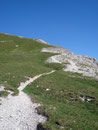 Von hier aus folgte ich dem Steig Nr. 601A geradeaus, erneut mäßig ansteigend weiter Richtung Gipfel des Riffels.