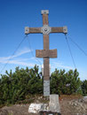 Berg frei! ... Es war wieder einmal geschafft. Ein kleines hölzernes Kreuz ziehrt den wunderschönen Aussichtsberg.