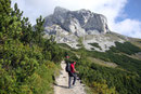 Nun wieder auf markierten Pfaden unterwegs trafen wir auch auf die ersten anderen Bergwanderer an diesem Tag. Es sollten nicht die letzten gewesen sein … wen wunderte es bei diesem „Kaiserwetter“.