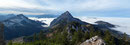 Panoramablick über den Katzenstein (1349m) zum Wächter des Salzkammergutes, dem Traunstein (1691m). Rechts von ihm ist der Gmundnerberg auszumachen und ganz links im Bild nochmals der Hochkogel.