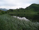Der Plannersee war erreicht. Ein Jäger beobachtete vom Ufer aus die Gämsen  in den Hängen. Er war so konzentriert und hörte mich gar nicht kommen. Höflich begrüßte ich ihn mit „Guten Morgen“ – er erschrak und hob förmlich einen ½ Meter vom Boden ab.
