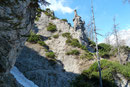 An wenigen Abschnitten des Dolomitensteiges ragten die Felswände in den Weg herein und man musste ein wenig Fingerspitzengefühl beim Umgehen dieser beweisen. Das Schneefeld voraus war das kleinste Problem.