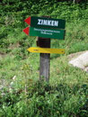 Gleich zu Beginn ein nettes Schildchen, das uns den Weg zum Zinken wies.