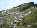 Rechts vorbei an der Sessellift-Bergstation stiegen wir den felsigen Steig Nr. 256 weiter bergan und …