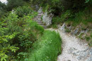 Aber schon leiteten uns die nächsten Stufen durch die bizarre Felslandschaft des Westufers.