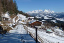… Gehöft Pernegger talwärts leitete. Zu guter Letzt wanderten Angela & ich die Straße zum Ausgangspunkt Hochhäusl hinunter, wo eine krönende und überaus empfehlenswerte Winterwanderung den Abschluss fand. Lg. Angela & Wizi   