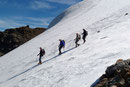 Ich hatte zwar die komplette Gletscherausrüstung im Gepäck, doch irgendwie doch zu faul, um sie anzulegen, so entschied ich mich für die schneefreie Variante und …