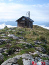 Schon zogen wir weiter und erreichten kurzerhand darauf den Gipfel des 1838m hohen Hochangers.  Eine kleine Hütte der Bergrettung und ein Sender standen auf dessen höchsten Punkt. Leider kein Gipfelkreuz.