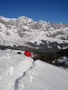Rudolf ging wie meistens immer ein paar Meter vor mir. Ich musste an dieser Stelle mal kurz rasten, denn es war ziemlich anstrengend hier hoch zu wandern mit den Schneeschuhen.