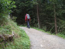 Nach einem Zugang auf einem steilen, aber breiten Weg ...