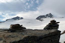 Nachdem wir alles irgendwie und irgendwohin verstaut hatten, besuchten wir das kleine, westlich von der Hütte gelegene Aussichtsplatzerl, …