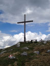 ... bis zum Gipfelkreuz des "Ausseer Zinken" auf einer Seehöhe von ca. 1854m.
