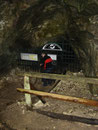 ... der Eingang zur Tropfsteinhöhle. Es hieß sich warm anziehen, denn im Inneren herrschten kühle 8 Grad Celsius Temperatur.