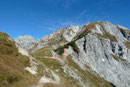 Im Anschluss daran ging es voller Tatendrang in steil angelegten Serpentinen entlang des 634er Wandersteiges über den Südrücken Richtung Mittagskogel (2041m).