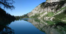 Ein letztes Mal blickten wir zurück auf den idyllisch in die Bergwelt eingebetteten Bergsee und …