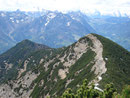 Und zu guter Letzt noch der Blick auf unseren weiteren Wegverlauf, den Südwestgrat über den Mitterzinken zum Gartenzinken. Wiederum eine kilometerlange schmale Gratwanderung mit herrlichen Ausblick.