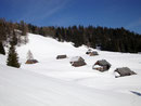 Vorbei an den Almhütten der „Stoiringalm“ …