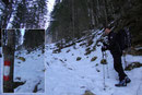 Wir verließen jedoch schon nach ein paar Minuten den direkten Uferpfad und wanderten ab nun stetig aufwärts. Die Schneeverhältnisse waren bestens und wir kamen gut voran.