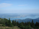 Der Attersee ist sehr gut bei dieser Fernsicht zum sehen. Ohne Pause marschierten wir rasch weiter Richtung Brunnkogel.