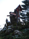 Auf der 1062m hohen Kreuzau zogen wir links an diesem Materl vorbei. Immer noch der Forststraße Nr. 40 folgend.
