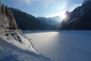Am Vorderen Gosausee, an welchem im Sommer reges Treiben herrschte, bot sich in dieser Szenerie uns heute nur winterliche Stille im Antlitz des Dachsteins.