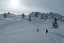 … wanderten in einem leichten auf und ab über das kupierte Gelände der Hinteren Seekarwand entgegen. Rechter Hand türmte sich der Zackengrat des Gosaukammes gegen den Himmel …