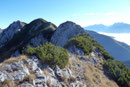 Direkt am Kamm entlanglaufend, leitete nun der Steig auf der Landesgrenze Steiermark/Oberösterreich zum zweiten Gipfel dieser imposanten Bergtour weiter.