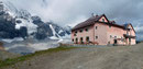 Auch das geschafft waren wir beim „Rifugio Citta di Milano“ auch bekannt als „Schaubachhütte“ auf einer Seehöhe von ca. 2581m angekommen. Jetzt war erst mal eine kurze Trinkpause angesagt.