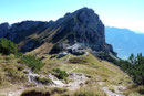 Schon wenige Meter höher, hatte man einen reizvollen Blick zurück zur Hütte mit der darüber thronenden Admonter Warte (1804m) und …