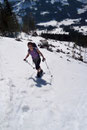 Der ansteilende Hang wandelte sich zur eigentlichen Herausforderung dieser sonst so gemütlichen Schneeschuhtour. Unter schweißtreibenden Stockeinsatz stiegen wir zügig in Kehren bergan.