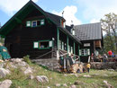 ... und eilten raschen Schrittes zur Lambacher Hütte um uns mit Radler (Ronald/Rudolf) und Apfelstrudel (nur Ronald) zu stärken.