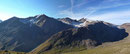 Mit jedem einzelnen gewonnen Höhenmeter eröffnete sich der gewaltige und beeindruckende Rundumblick zu den unzähligen 3000er der Ötztaler Alpen mehr denn je. V.l.n. r. Hintere Schwärze (3624m), Marzellspitze (3500m) & Similaun (3599m).