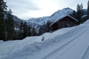 … zurück zur Baierhütte. Die Schneeschuhe wurden jetzt wieder abgeschnallt und fest am Rucksack verzurrt und fortan folgte ich der geräumten Forststraße talwärts.