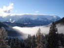 Wieder und wieder schwenkten wir unseren Blick nach links. Wie eine große bedrohliche Welle hing das Wolkenfeld am gegenüberliegenden Bergmassiv.