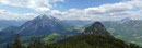 Der Prachtvolle Rundumblick zum Grimming und Gwendlingstein entschädigte wahrlich jede einzelne Schweißperle. Obendrein verfeinerte das famose Wolkenspiel das Panorama.