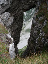 Ups, was war denn das? Auch der Bräuningszinken hat ein Fenster, oder besser gesagt ein Loch im Boden. Jedenfalls ein toller Tiefblick hindurch!