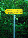 Hier war auch gleich der erste Wegweiser aufgestellt. 3 Stunden Aufstieg lag vor uns und auch Kennzeichnung „schwarz“.