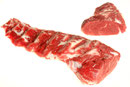 Solomillo.Es la pieza más apreciada de la ternera. Su carne es magra y muy tierno. Los cortes son muy sabrosos. Se puede cocinar a la plancha y también se pueden elaborar varios platos de gran renombre.