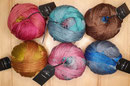 Schoppel Wolle Gradient - leichtes und voluminöses Garn mit langen Farbverläufen in Reggae-Walktechnologie, für alles das warm und kuschlig werden soll, 100% Schurwolle (Merino), Lauflänge 260m/100g, Handwäsche empfohlen