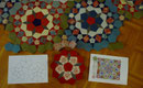 Die Lutherrose mit rotem Rand wird in allen vier Ecken vom Quilt platziert.