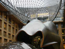 Im Innern einer Bank am Pariser Platz, Berlin, gebaut von Frank O. Gehry